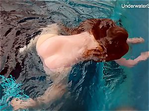 redhead Simonna showcasing her figure underwater
